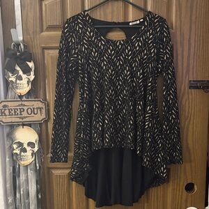 Gimmicks By BKE Black and Gold Top